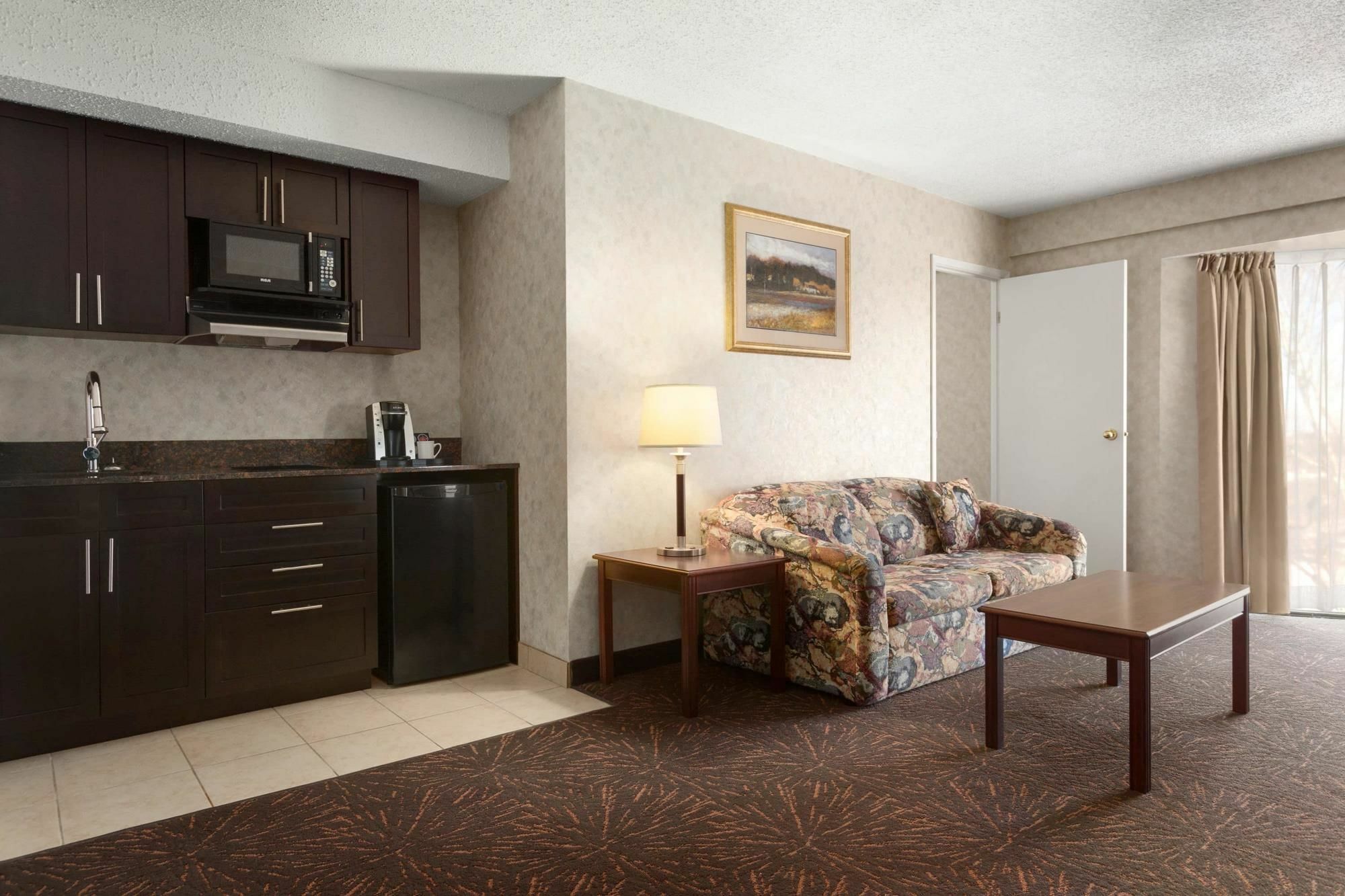 Travelodge By Wyndham Lloydminster Exterior foto